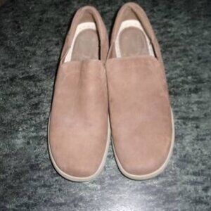 Women's 8.5m Rockport Light Brown Slip On Shoes